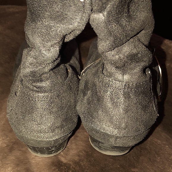 Black boots perfect for jeans!! - Picture 4 of 4